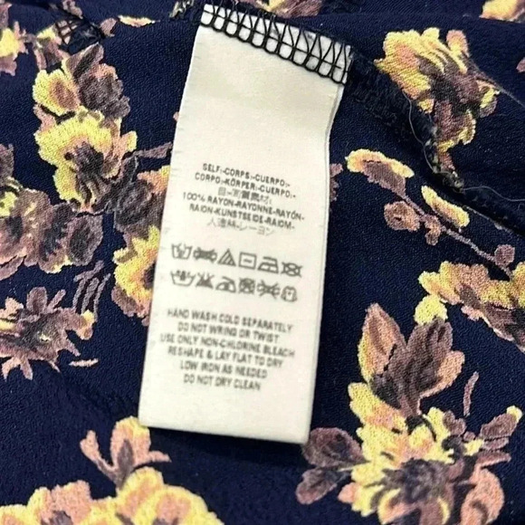 Free People Flowing Floral Tank Top – Open Back – Size M – Navy Blue - Picture 10 of 13